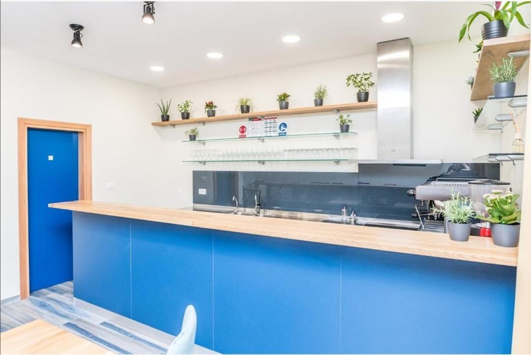 Ai Hostal *
